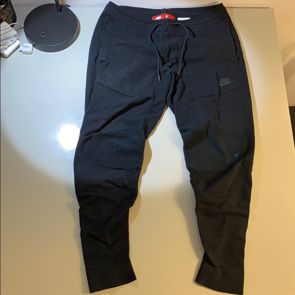 Black Nike thin layer sweatpants